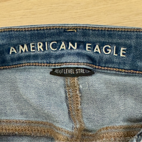 AMERICAN EAGLE Distressed light blue jeans, size 2 - Picture 4 of 8